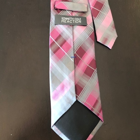 Kenneth Cole Tie - Picture 3 of 3